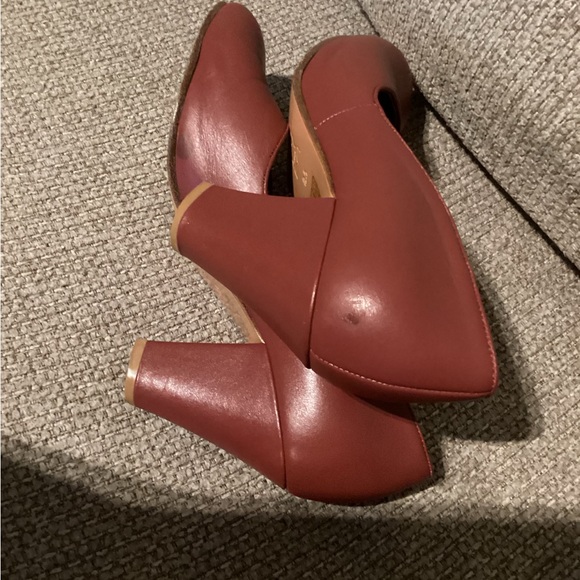 American Duchess Women's Burgundy Heels - Picture 6 of 11